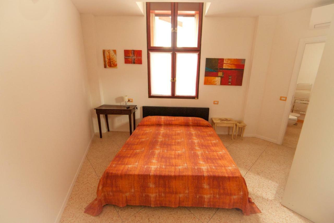 Joy Living Hotel Sandra Bagian luar foto