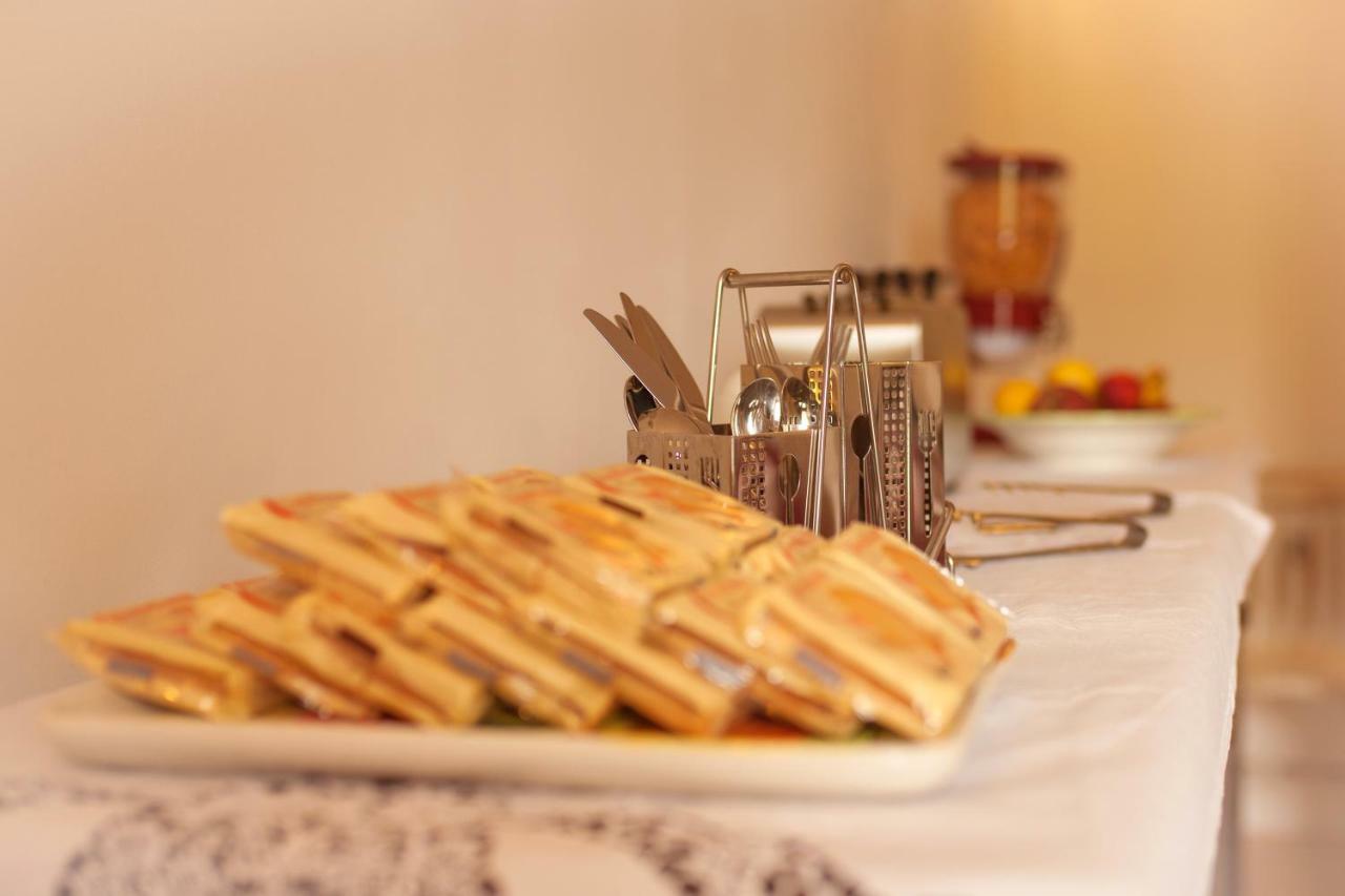 Joy Living Hotel Sandra Bagian luar foto