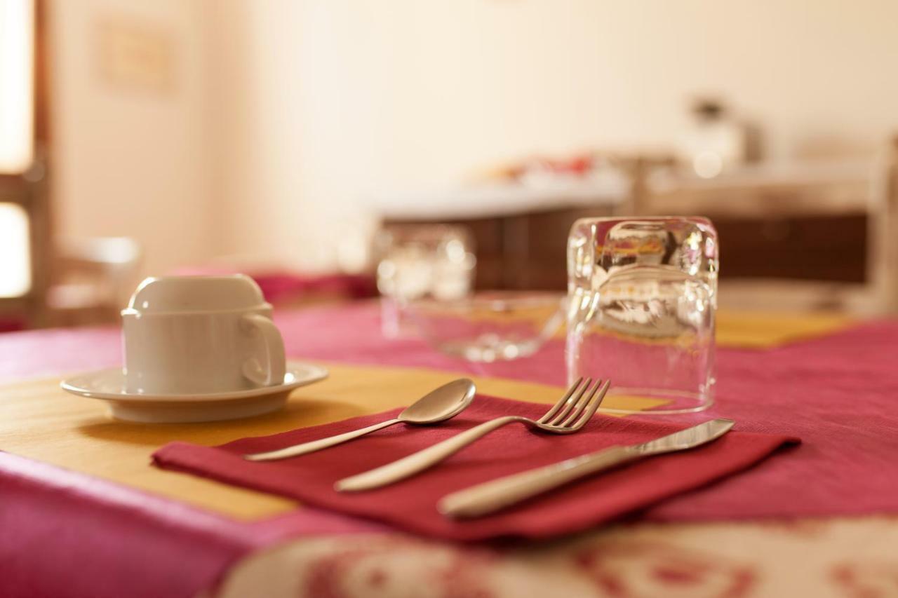 Joy Living Hotel Sandra Bagian luar foto