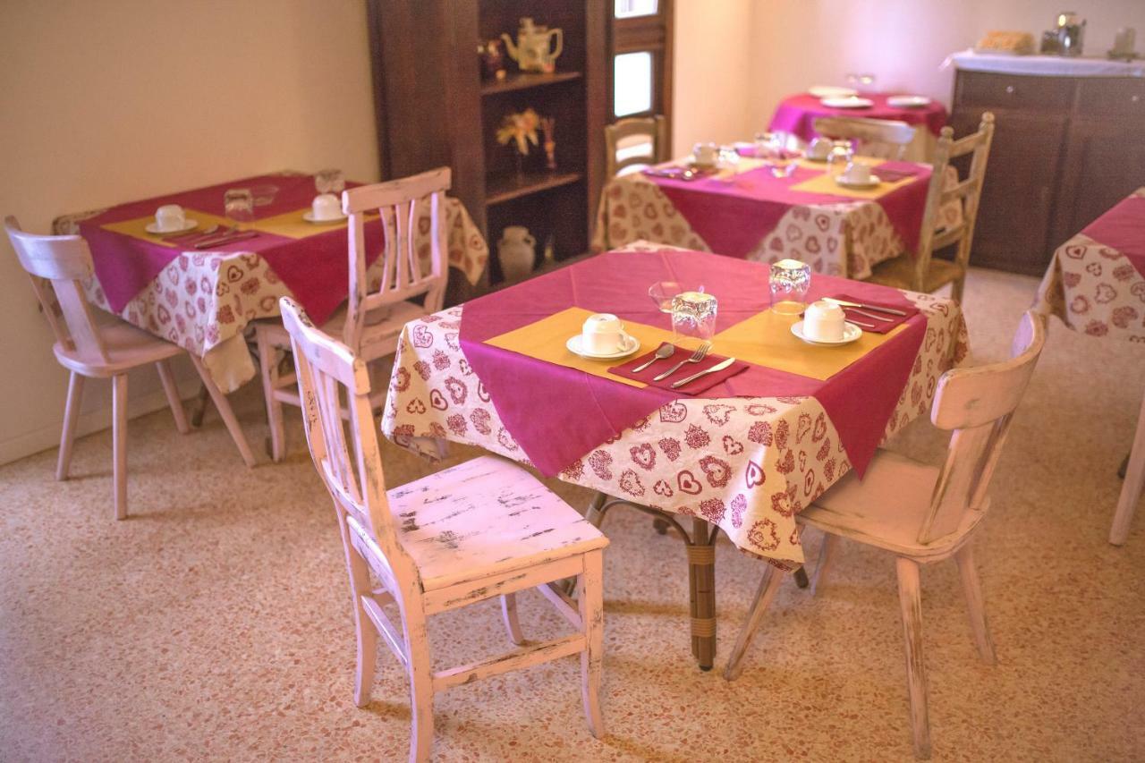 Joy Living Hotel Sandra Bagian luar foto